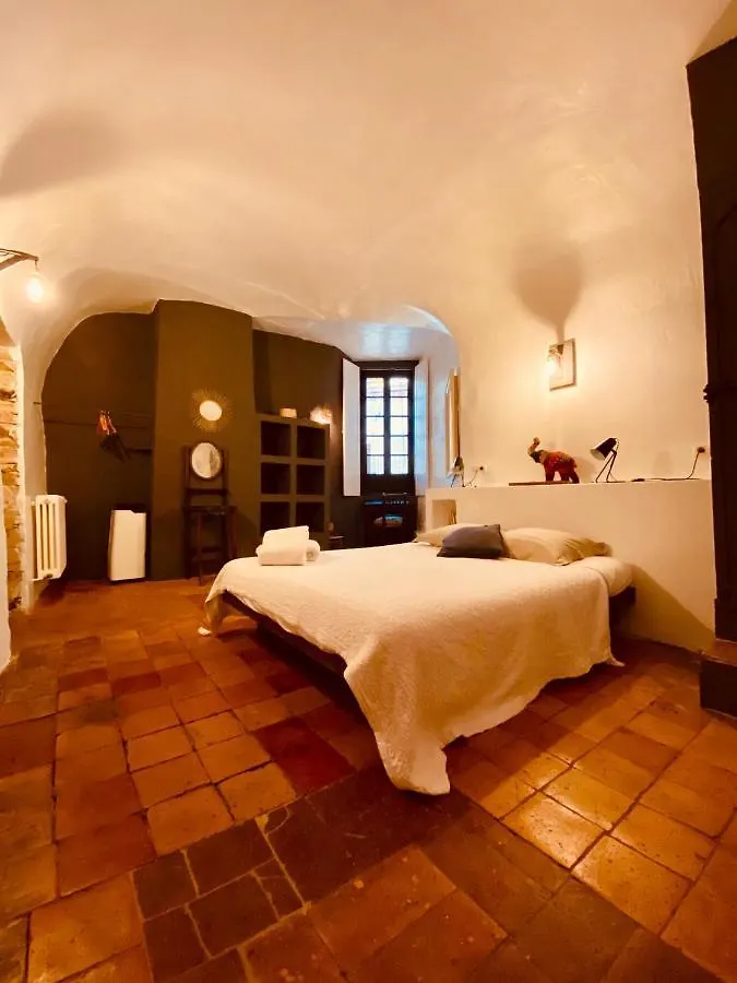 Casa Migdia Bed & Breakfast Sant Jordi Desvalls 3*,  Spain