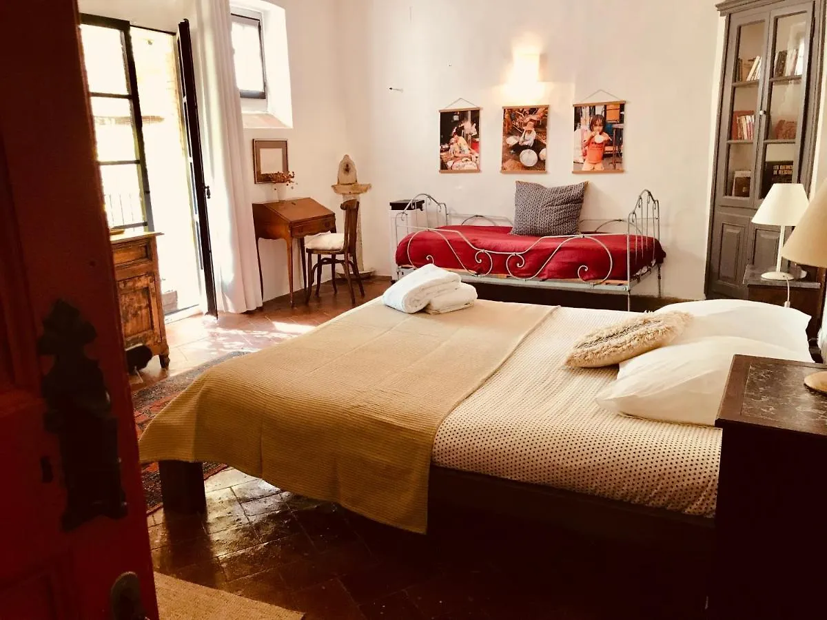 Casa Migdia Bed & Breakfast Sant Jordi Desvalls 3*,  Spain