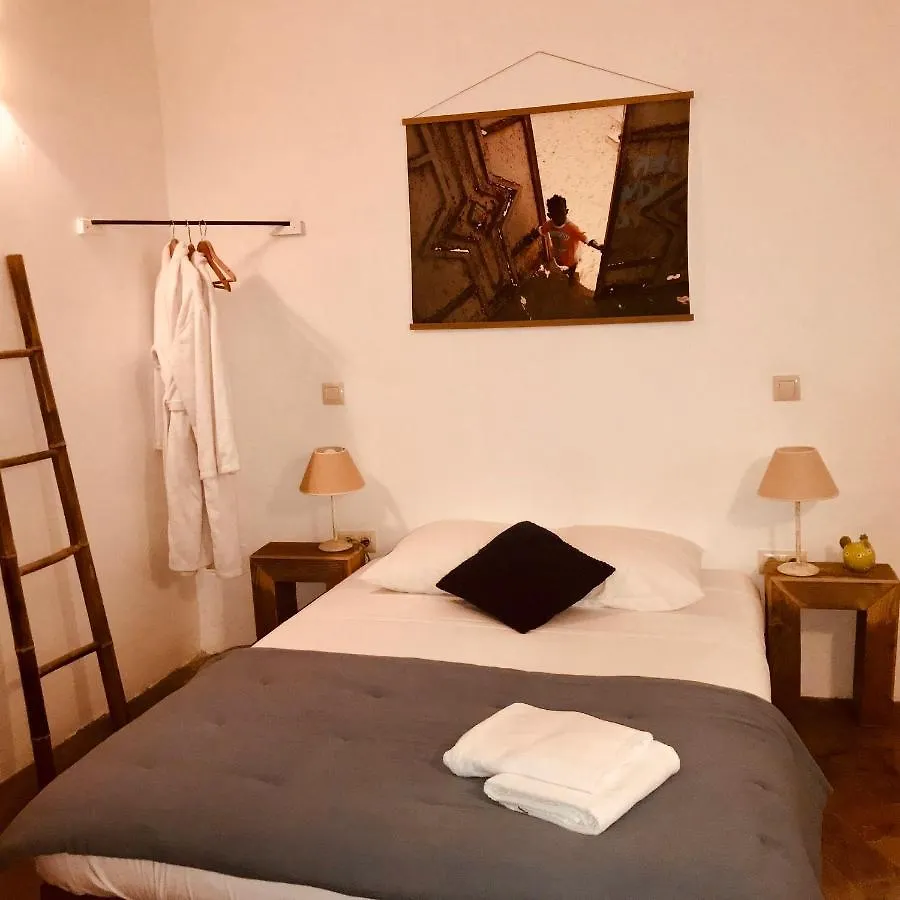 Casa Migdia Bed & Breakfast Sant Jordi Desvalls 3*,  Spain