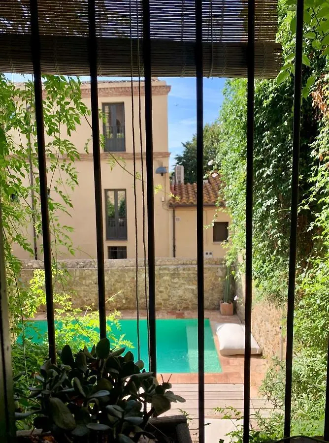 Casa Migdia Bed & Breakfast Sant Jordi Desvalls 3*,  Spain