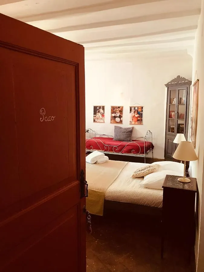 Casa Migdia Bed & Breakfast Sant Jordi Desvalls 3*,  Spain